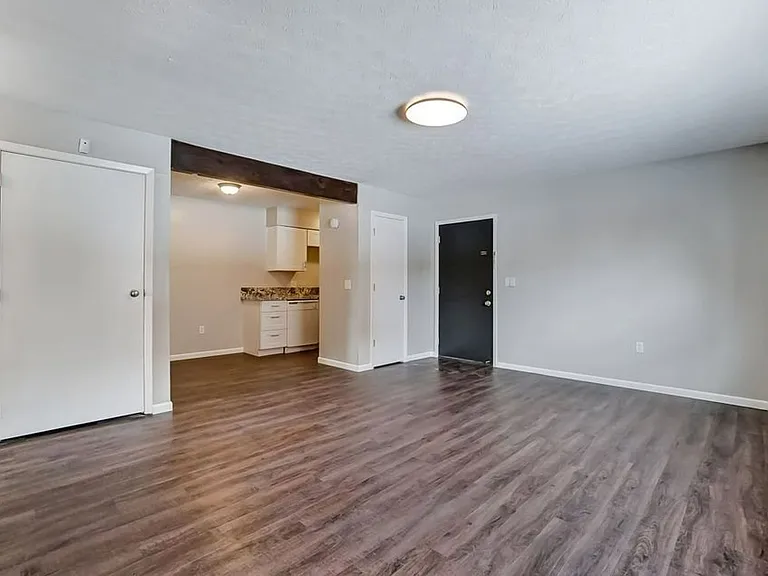 722 Collins Ave — Photo 9