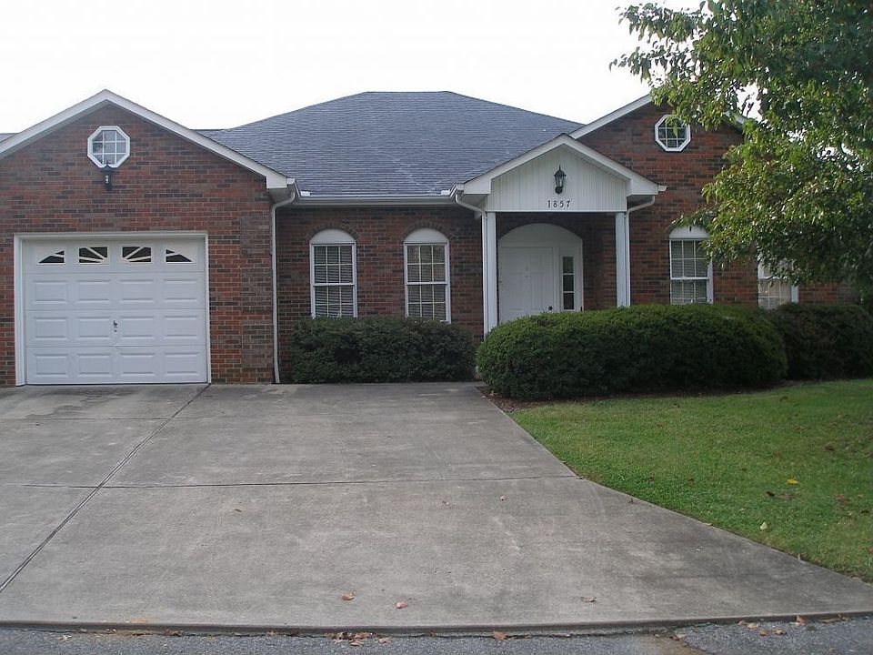 For Sale: 1857 Manor Court, Kingsport, TN 37660