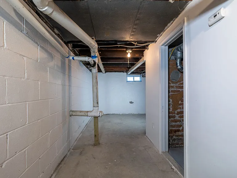 314 N 8th St — Photo 16