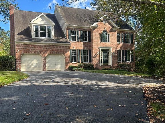 2nd image of 600 Hidden Pond Ln