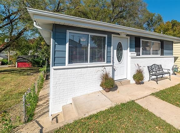 3rd image of 2129 Esther Ave