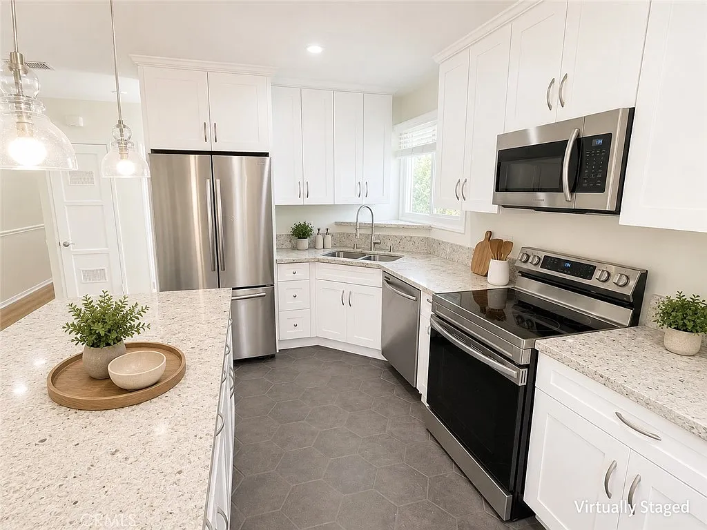 4 bed, 1450 sqft, $4,550 — Photo 4
