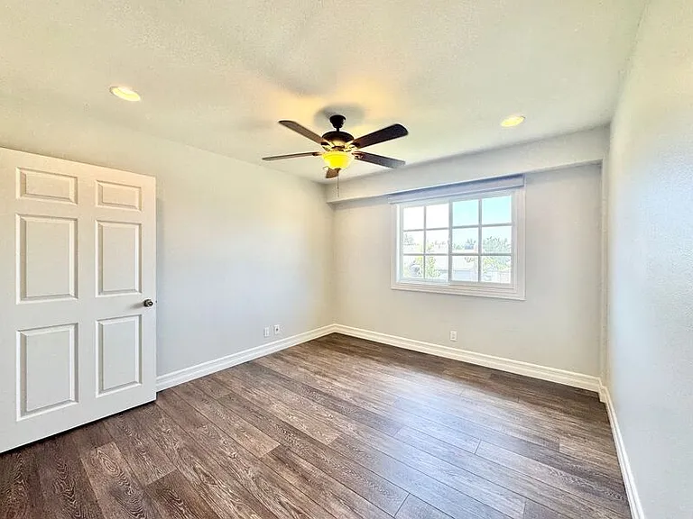 1530 Rogue St — Photo 17