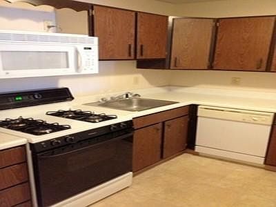 2nd image of 1401 Warwick Ave APT 215
