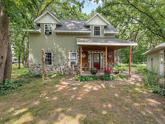 3rd image of 17252 Riverwood Dr