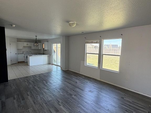 5th image of 205 Middlepark Way