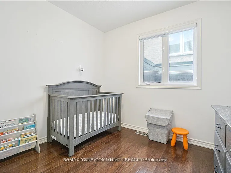 2172 Dawson Cres — Photo 22