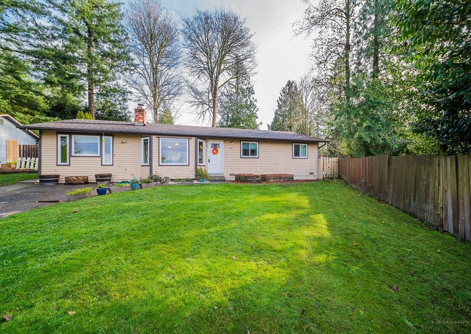 1st image of 720 214th St SW