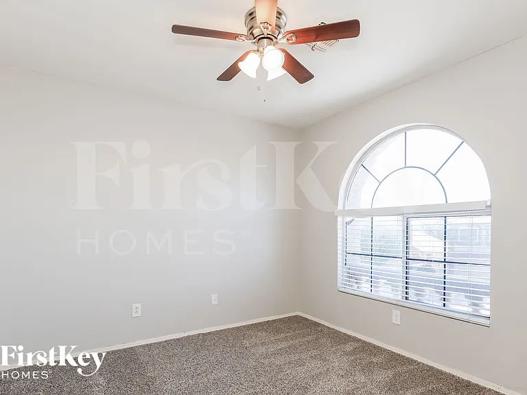 11009 W Frier Dr — Photo 16