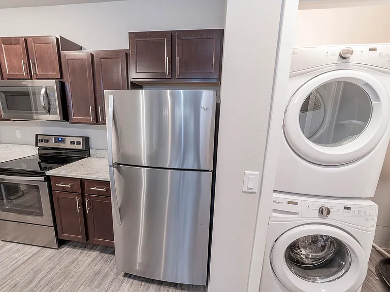 Mammoth Springs Apartments & Townhomes — Photo 54