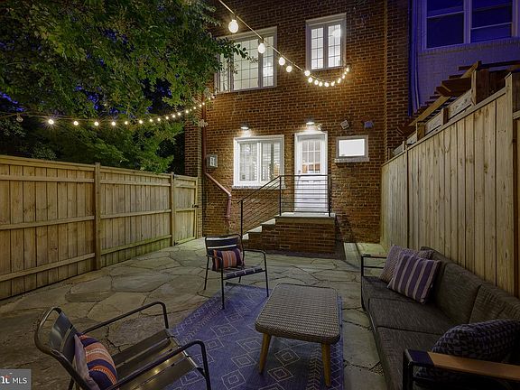 3rd image of 2117 Observatory Pl NW