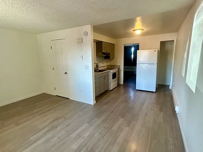6109 N Colton St #6 — Photo 2
