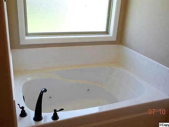 5th image of 111 Huntview Dr SE