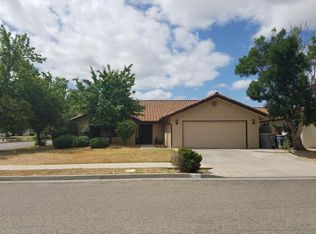 2304 Beechwood Way, Madera, CA 93637