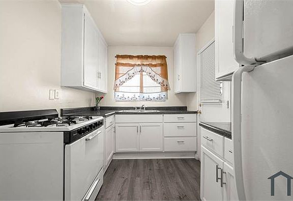 3rd image of 4087 S Muirfield Rd #A