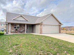 2351 E Plank Cir, Appleton, WI 54915
