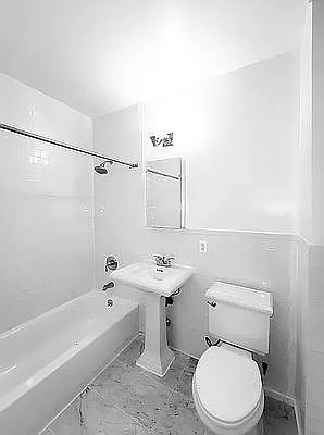 4th image of 242 E 75th St APT 4C