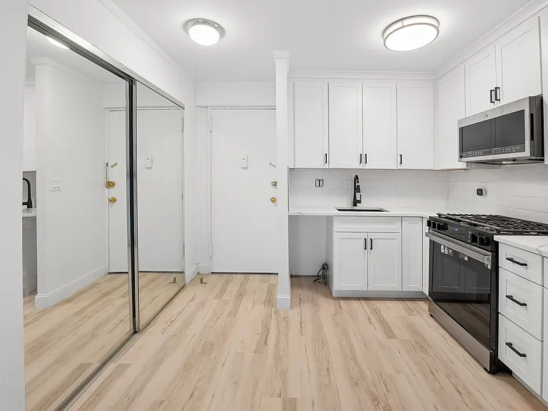 2 Consulate Dr #1-O — Photo 3