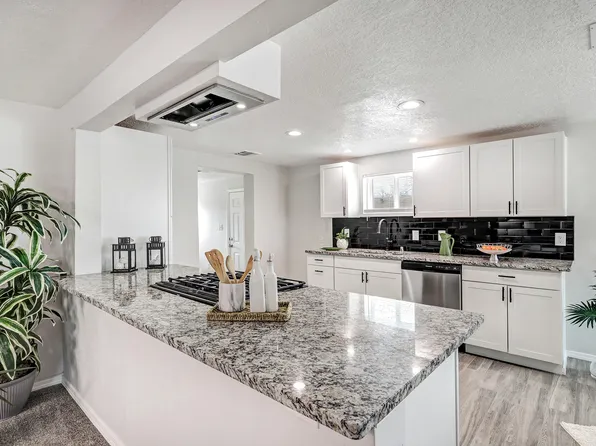 5002 La Cienega St NW, Albuquerque, NM 87107