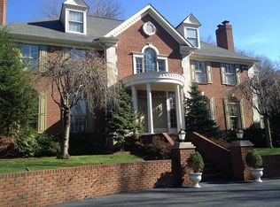 13455 Ledgebrook Ln, Chagrin Falls, OH 44022