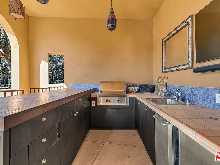 6203 Temple Hill Dr — Photo 23