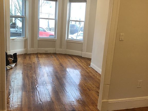 4th image of 237 Whiton St APT 1