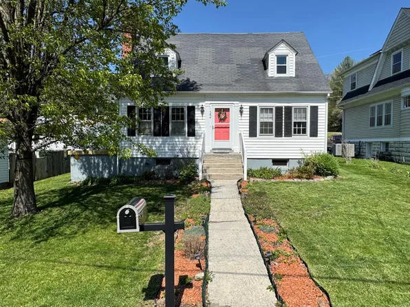 122 Tazewell Ave, Tazewell, VA 24651
