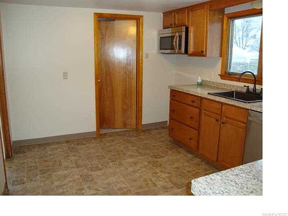 4th image of 35 Hyland Ave
