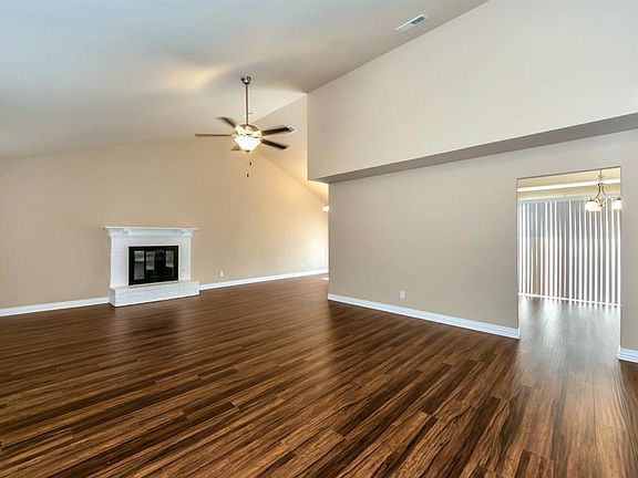 5th image of 1936 Pin Oak Dr