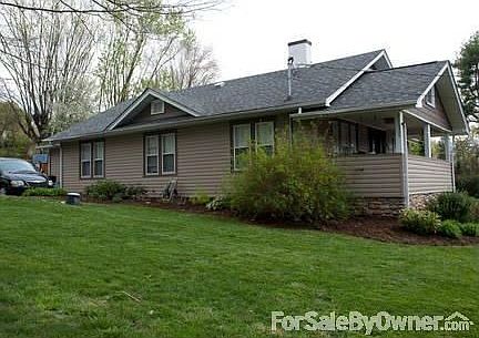 2nd image of 851 Brown Ave