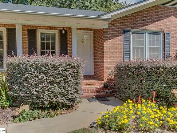 5th image of 209 River Dr