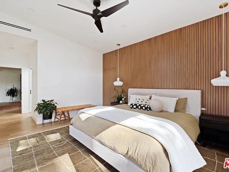 4735 Degovia Ave — Photo 15