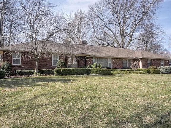 3rd image of 8904 Catalina Dr