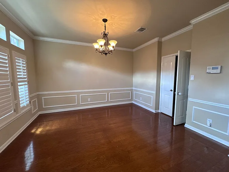 8707 Roswell Rdg — Photo 7