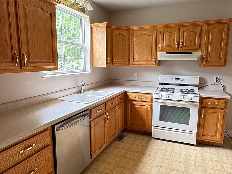 312 Lynn Ave — Photo 6