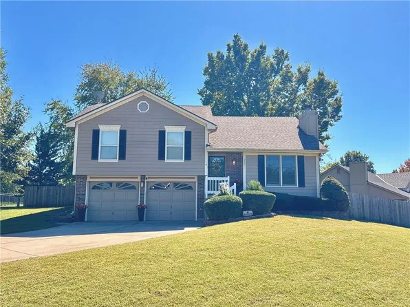 2301 NE Chipman Rd, Lees Summit, MO 64086