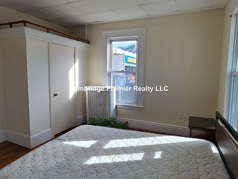 543 Broadway — Photo 2