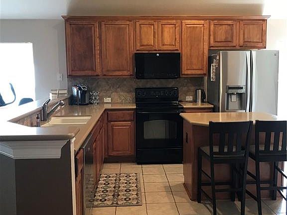 3rd image of 1608 Hughes Dr