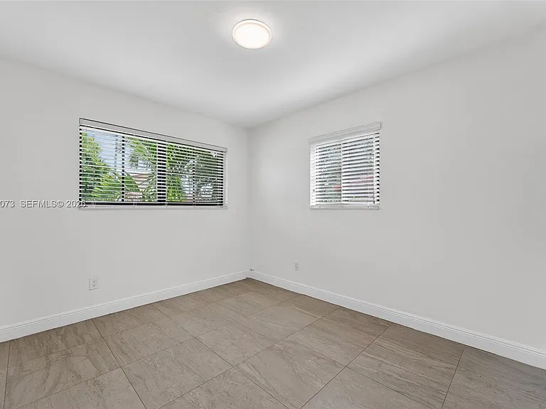 680 W 50th Pl — Photo 14