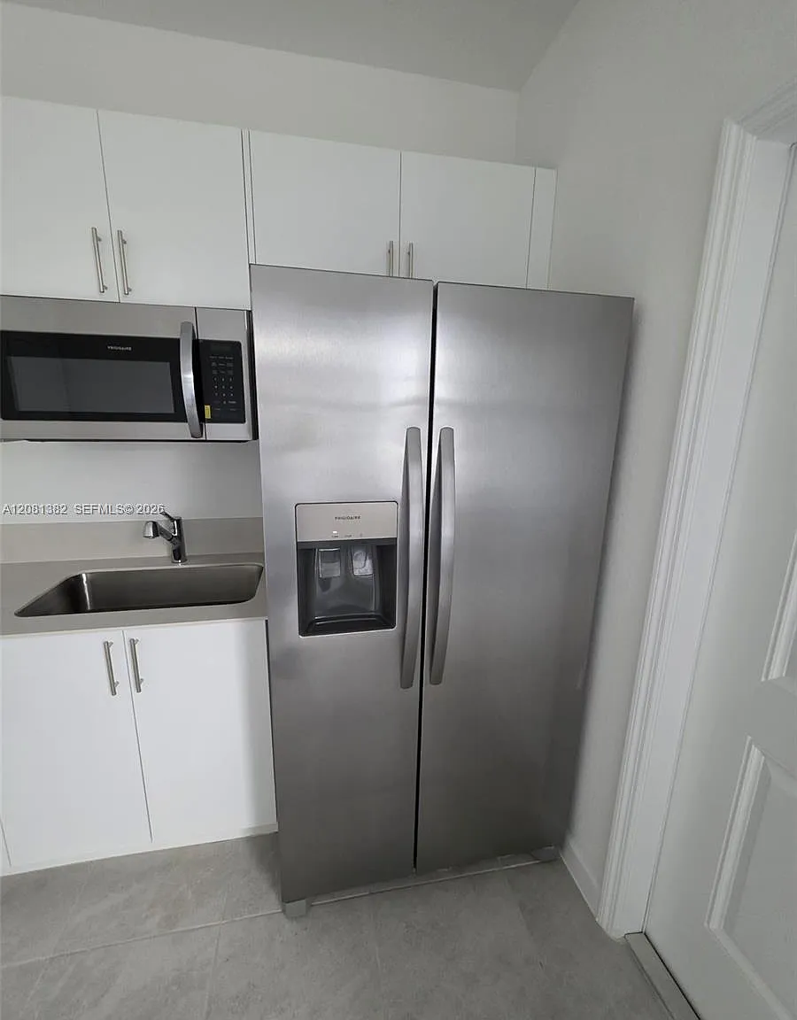 1 bed, 1.0 bath, $1,700 — Photo 1