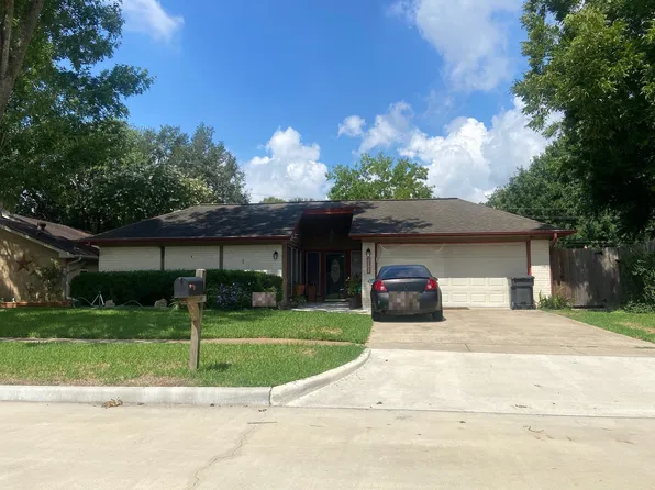 1319 Pinecroft Dr, Sugar Land, TX 77498
