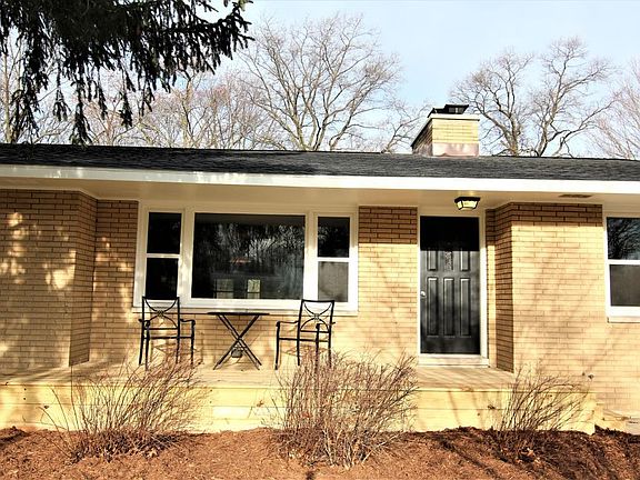 3rd image of 2237 Vincent Dr