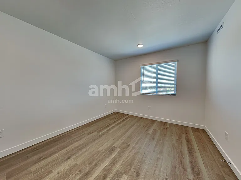 4625 S 97th Dr — Photo 19