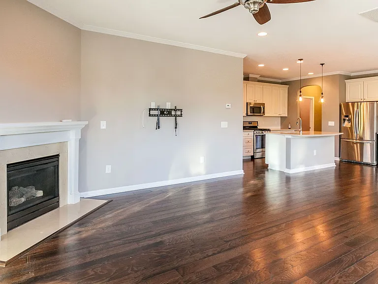 5818 Glenmore Garden Dr — Photo 10