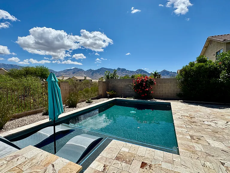 Pool/Jacuzzi