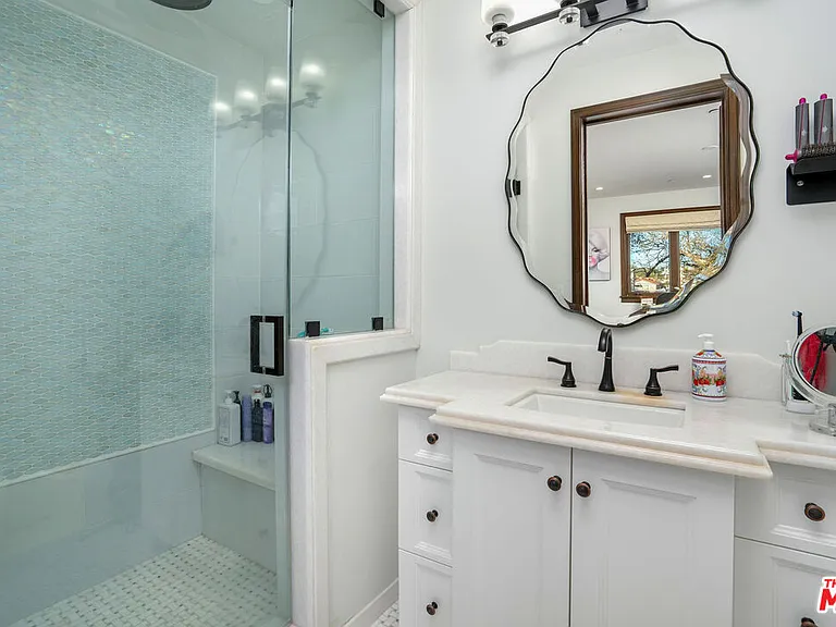 331 S Canon Dr — Photo 25