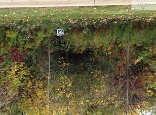 902 Broken Ridge Dr, Lansing, MI 48917