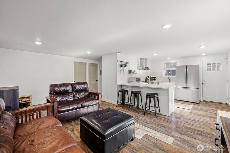 4th image of 31108 3rd Avenue #222