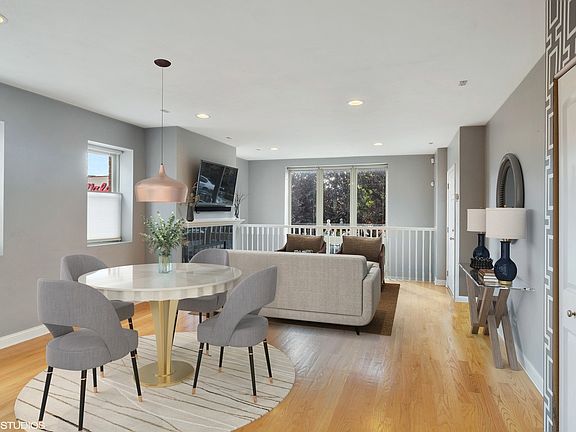 4th image of 1617 N Artesian Ave APT 1S