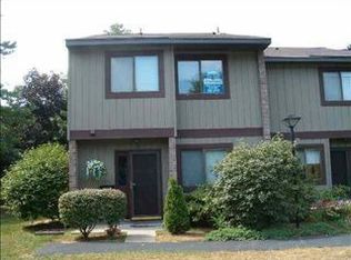 24 Point Of Woods Dr, Albany, NY 12203